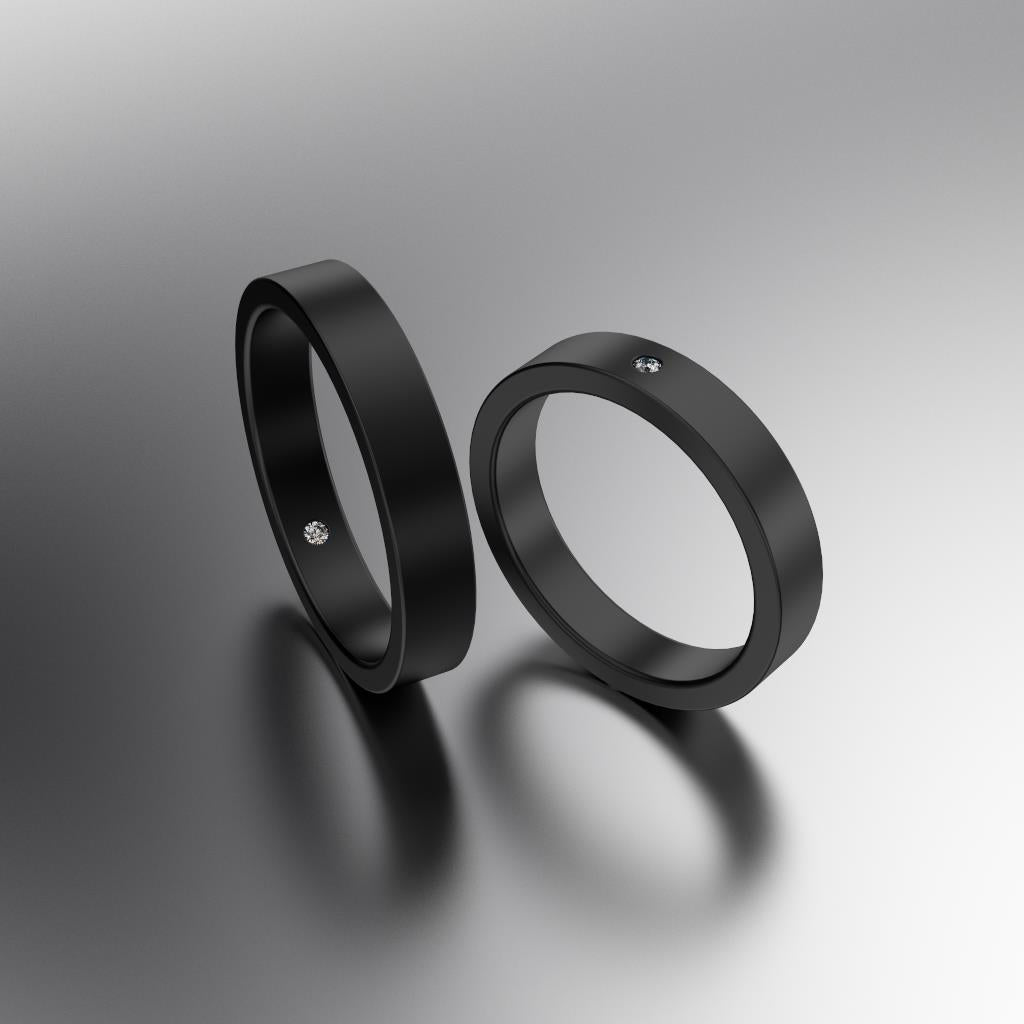 Musta sormus timantilla