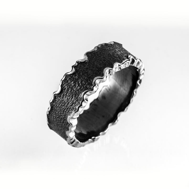 Mustavalkoinen Jää-sormus