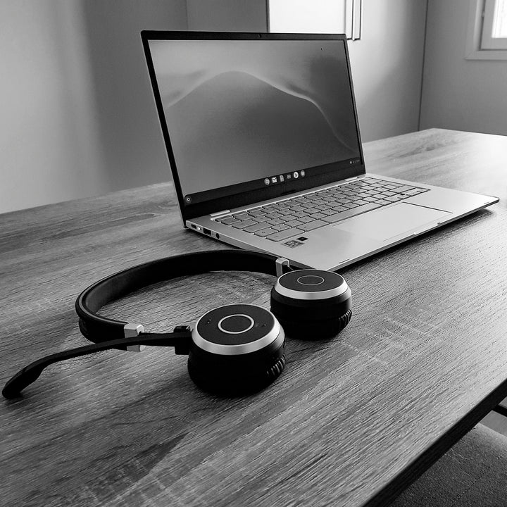 Online-tapaaminen kultasepän kanssa